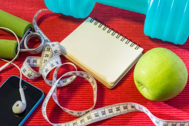 Yat - halter, teyp, el kavrama, maden suyu, F ölçme