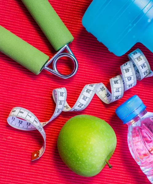 Yat - halter, teyp, el kavrama, maden suyu, F ölçme