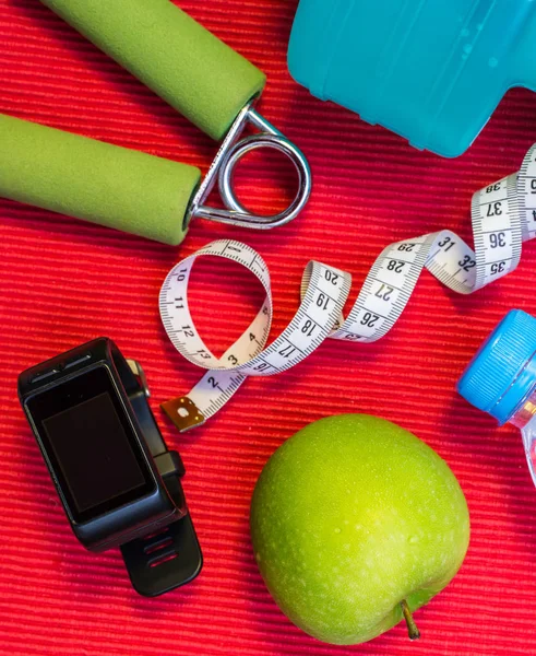 Yat - halter, teyp, el kavrama, maden suyu, F ölçme