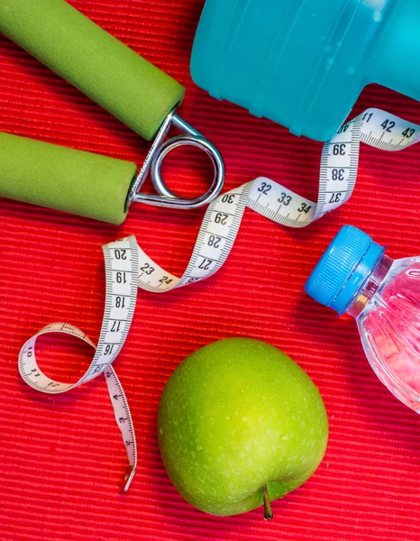 Yat - halter, teyp, el kavrama, maden suyu, F ölçme