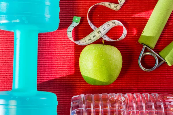 Lay Flat - Dumbbell, Measuring Tape, Hand Grip,  Fresh green app — Stock Photo, Image