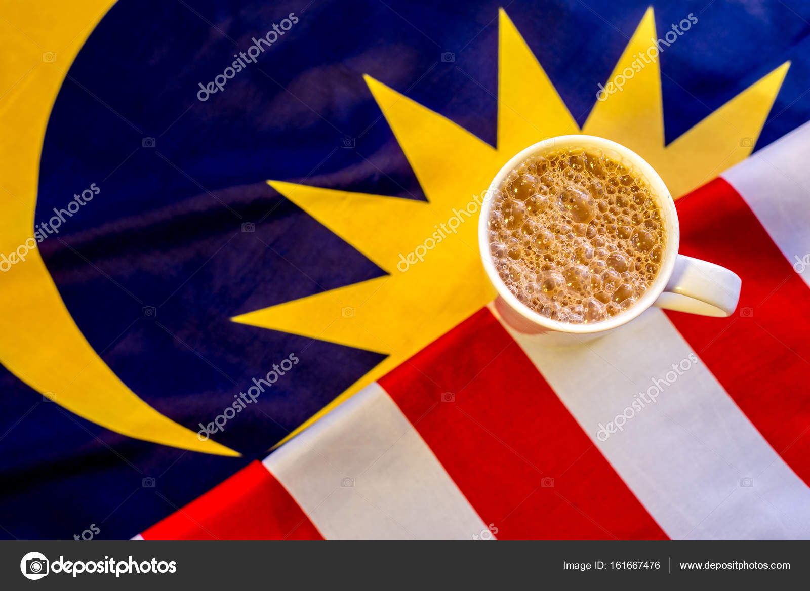 Malaysian Breakfast - Teh Tarik on Malaysia Flag. Teh Tarik is u ——图库图片©  hafiz.ismail #161667476