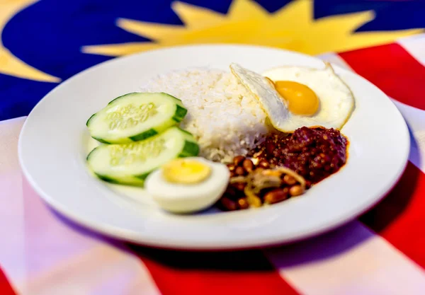 コンチネンタル ・ ブレックファスト - マレーシアの国旗の鼻 Lemak。それは unoffic — ストック写真