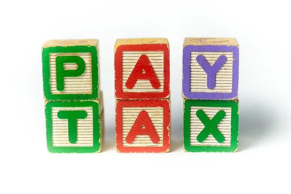 Pay Tax - blocs d'alphabet isolés sur un backgroud blanc. Dois-je — Photo