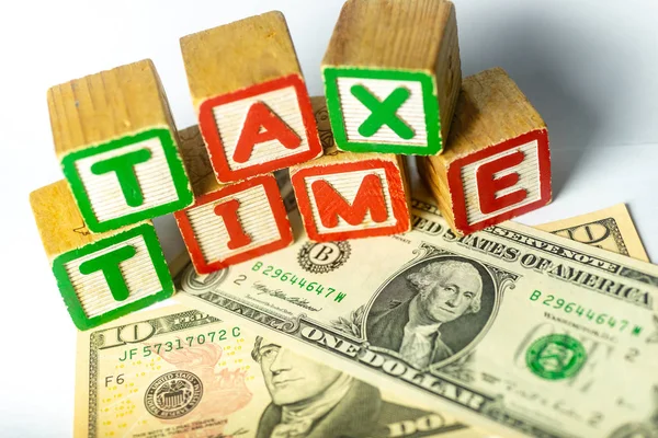 Tax Time - États-Unis d'Amérique - lettres en bois avec US Dol — Photo