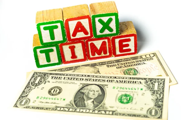 Tax Time - Estados Unidos da América - cartas de madeira com US Dol — Fotografia de Stock