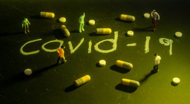 Covid-19 Coronavirus Konsepti - kara tahtada cre ile yazı