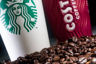 Kuala Lumpur, 2020 dolaylarında Starbucks Kosta Kahveye karşı, kahve endüstrisinde iki dev. 2019 yılında, Starbucks 30,626 perakende satışa sahipken, Costa 3.883 'e sahiptir..