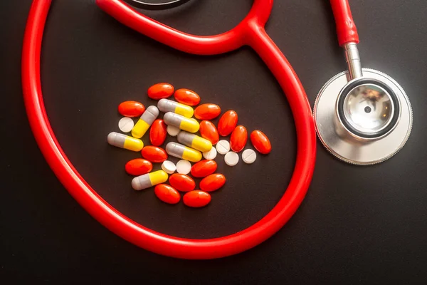 Pills Stethoscope Healthcare Concept Shallow Depth Field lizenzfreie Stockbilder