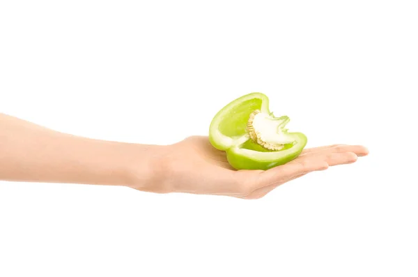 Thème : Main humaine tenant à moitié poivron vert isolé sur un fond blanc en studio — Photo