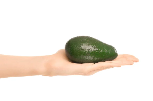 Sunda matvanor och kost ämne: mänskliga handen håller en mogen avokado isolerad på en vit bakgrund i studion — Stockfoto