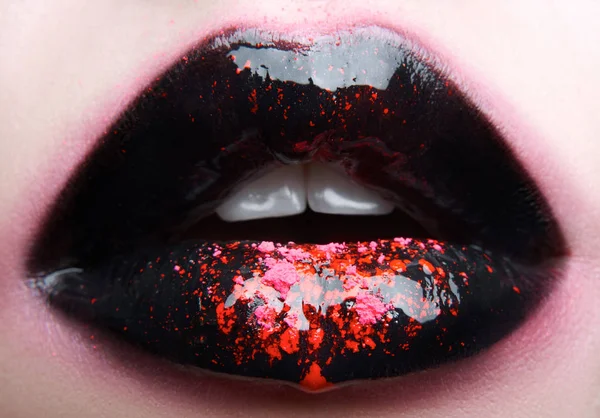 Macro and close-up creative make-up theme: Beautiful plump female lips with black and pink paint, wet effect on the lips — Stock Photo, Image