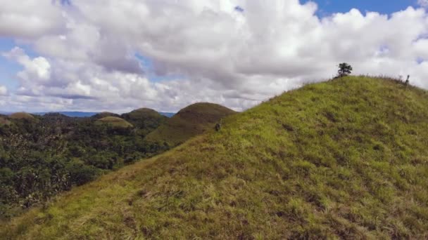 Smoothing aerial drone shot of the chocolate hills in the island of Bohol, Philippines — Stock Video