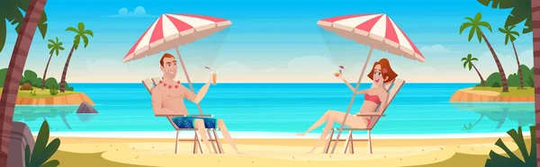 야자나무 아래 해변에 있는 갑판 의자에 앉아 있는 행복 한 부부. — 스톡 벡터