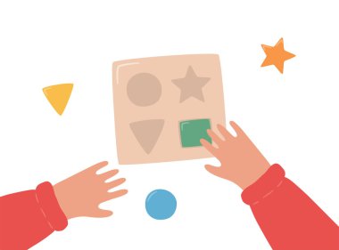 Çocuk elleri ahşap bir ayırıcı monte eder. Erken çocukluk gelişimi için Montessori oyunu.
