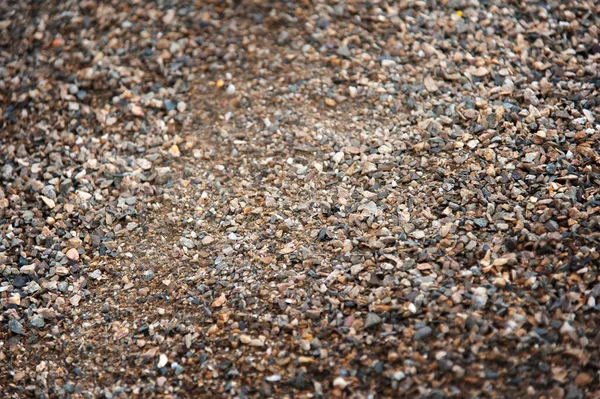 不同尺寸 与砂底混合的卵石的结构 — 图库照片