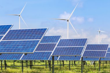  Güneş Santrali elektrik üreten güneş fotovoltaik panel ve rüzgar türbinleri