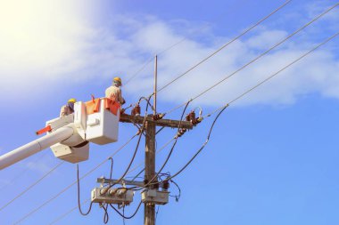 Tel kova hidrolik kaldırma platformu ile güç hattının tamir elektrikçiler
