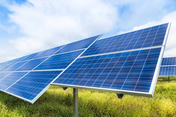 Solar cells alternative energy from the sun — Stock Photo, Image