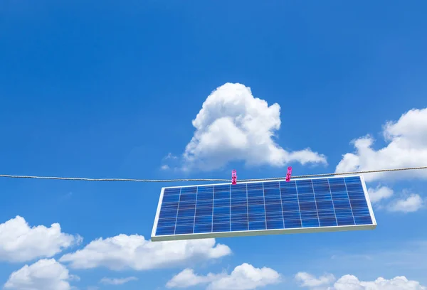 Panel solar colgando en la línea de ropa —  Fotos de Stock