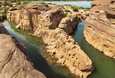 Şapka chom dao Ubon Ratchathani Tayland su ile Kanyon 