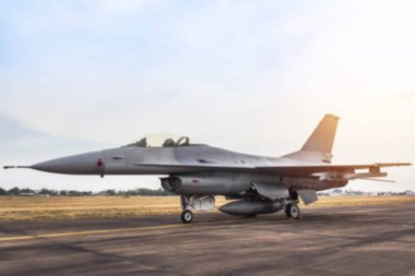 Falcon savaş uçağı askeri piste on sunset Park.