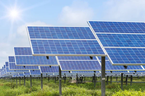 Cellules solaires énergies renouvelables alternatives du soleil — Photo