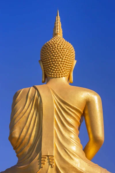 Rückseite Einer Großen Goldenen Buddha Statue Thailändischen Tempel Bei Blauem — Stockfoto