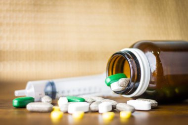 Tedavi için ilaç reçetesi. İlaç, sağlık için konteynırda tedavi. Eczane teması, kapsül hapları ve paketlerde ilaç antibiyotiği.. 