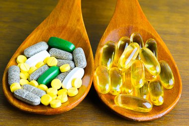 Tedavi için ilaç reçetesi. İlaç, sağlık için konteynırda tedavi. Eczane teması, kapsül hapları ve paketlerde ilaç antibiyotiği..