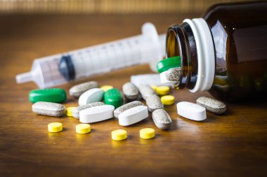 Tedavi için ilaç reçetesi. İlaç, sağlık için konteynırda tedavi. Eczane teması, kapsül hapları ve paketlerde ilaç antibiyotiği.. 