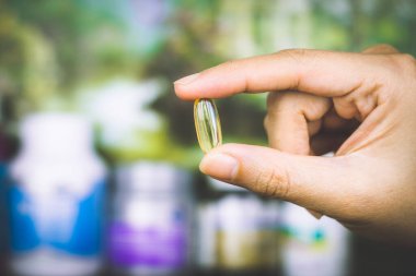 Tedavi için ilaç reçetesi. İlaç, sağlık için konteynırda tedavi. Eczane teması, kapsül hapları ve paketlerde ilaç antibiyotiği..