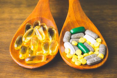 Tedavi için ilaç reçetesi. İlaç, sağlık için konteynırda tedavi. Eczane teması, kapsül hapları ve paketlerde ilaç antibiyotiği..