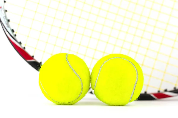 Tenisz Ütők Labdák Elszigetelt Fehér Alapon — Stock Fotó