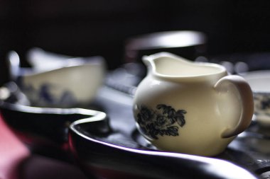 Çay seremonisi. Çayın hazırlanması için ayarlandı