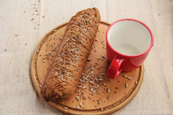 Composition Bread Cutting Board Closeup Space Text — Stockfoto