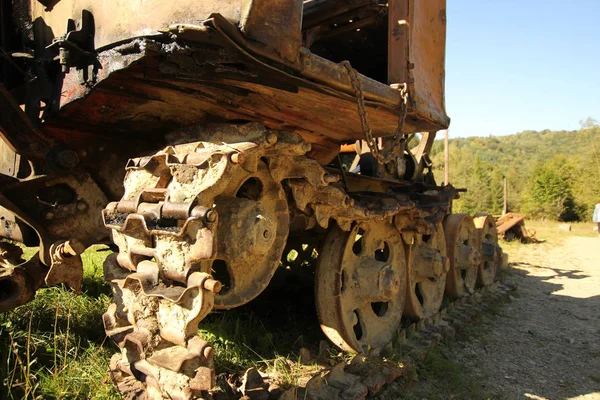 Hdr Bild Eines Alten Rostigen Traktors Auf Einem Feld — Stockfoto