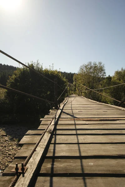 Puente Colgante Cuerda Madera Para Caminar Cruzando Río — Foto de Stock