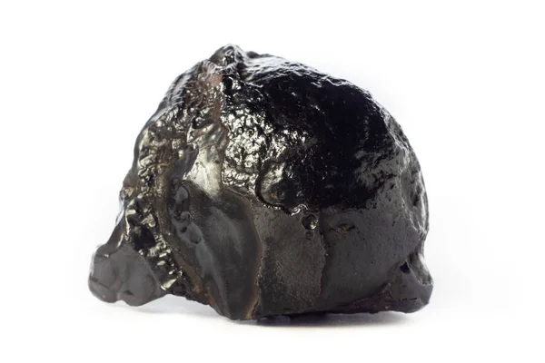 Gestein aus glänzendem Goethitmineral aus Marokko isoliert auf reinweißem Hintergrund — Stockfoto