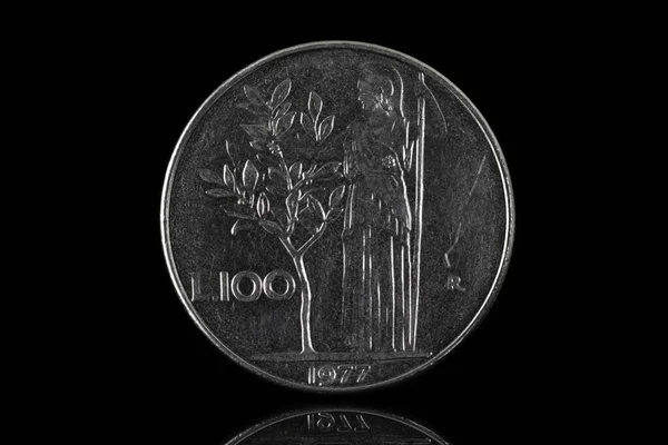 Moneda 100 Liras Italianas 1977 Aislada Negro — Foto de Stock