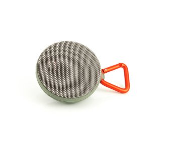  Beyaz arka plan üzerinde taşınabilir Bluetooth sözcü izole.  