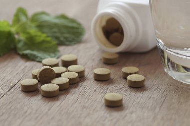 ahşap masa doğum kontrol hapı tıpta ot