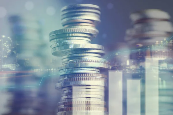 Şehir ve grafik paralar Finans ve bankacılık kavramı için satır üzerinde çift pozlama