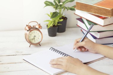 el yazma kağıt Resepsiyon ve iş yerinde saat, kitap ve boya ile