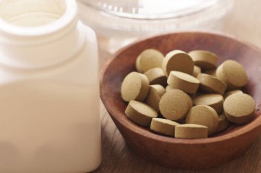 ahşap masa doğum kontrol hapı tıpta ot