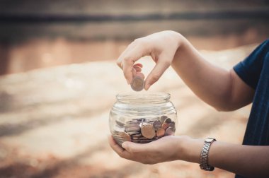 Bankacılık, finans ve tasarruf para kavramı koyarak.