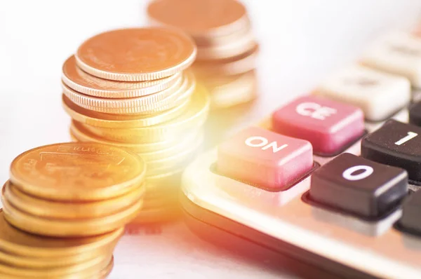 Калькулятор Денежные Монеты Концепция Роста Сбережения Инвестиции Бизнес — стоковое фото