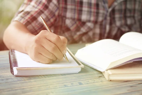 Hand Van Mensen Student Schrijven Opmerking Notebook Houten Tafel Met — Stockfoto