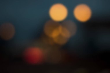 Ufuk şehir gece yumuşak araba hafif retro ve vintage tarzı aşk kırmızı şeklinin bir formla bokeh arka plan bulanıklık