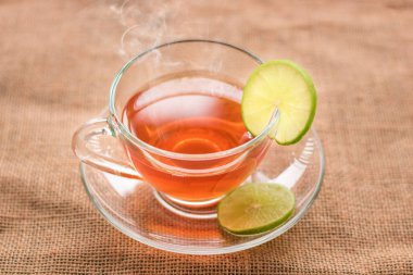 lamondon kenevir çuval ve Günaydın tabloda çay bardak